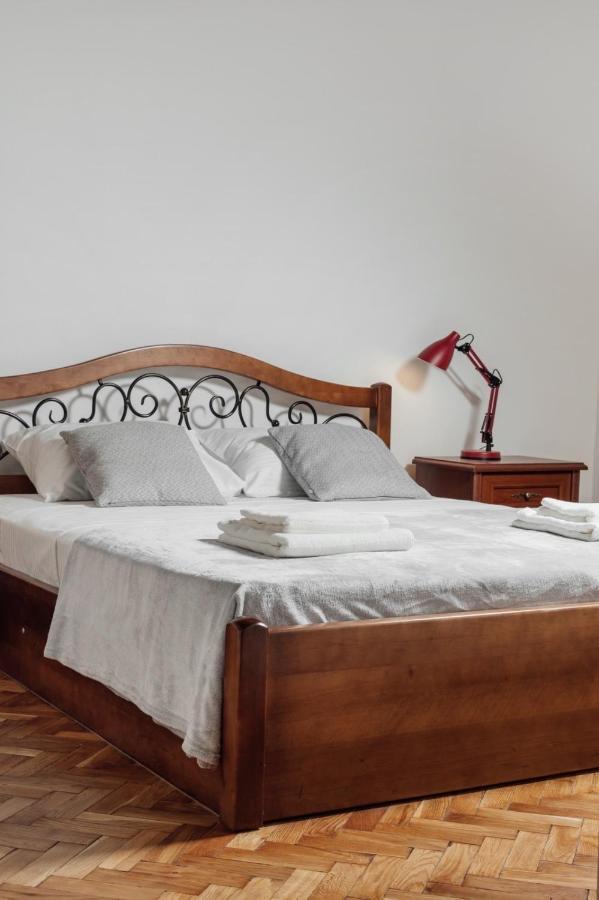 Apartment On Hnatiuka With Parking إلفيف المظهر الخارجي الصورة